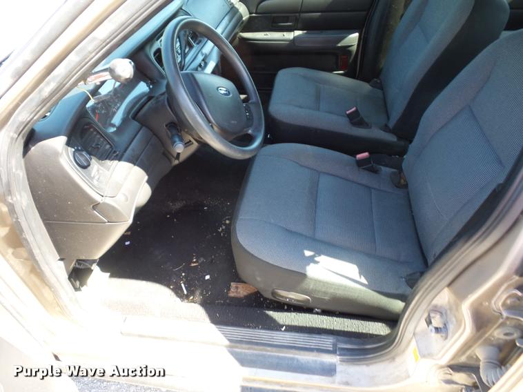 image for item DJ9562 2007 Ford Crown Victoria Police Interceptor