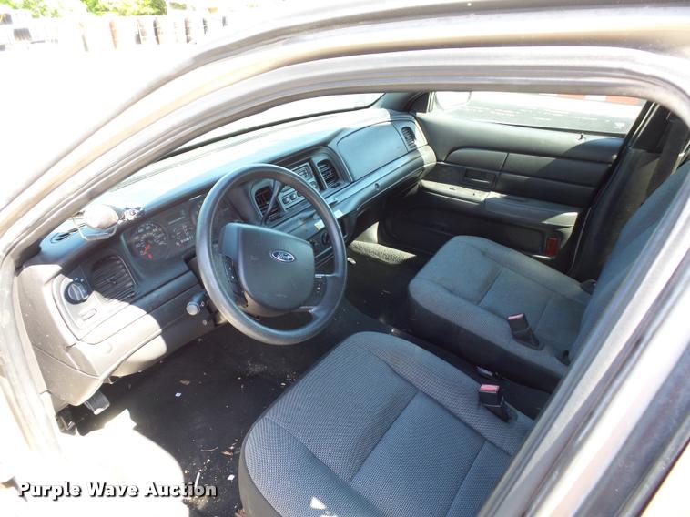 image for item DJ9562 2007 Ford Crown Victoria Police Interceptor