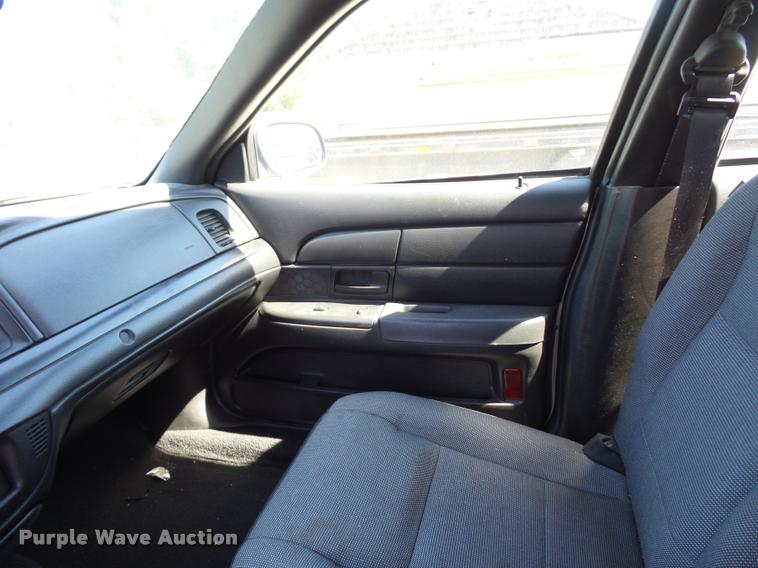 image for item DJ9562 2007 Ford Crown Victoria Police Interceptor