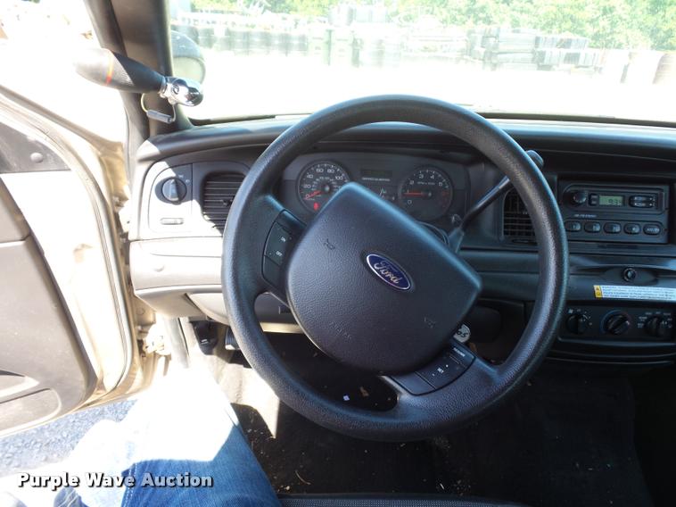 image for item DJ9562 2007 Ford Crown Victoria Police Interceptor