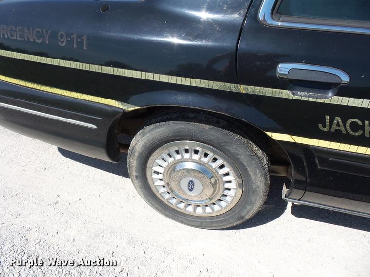 image for item DJ9563 1999 Ford Crown Victoria Police Interceptor