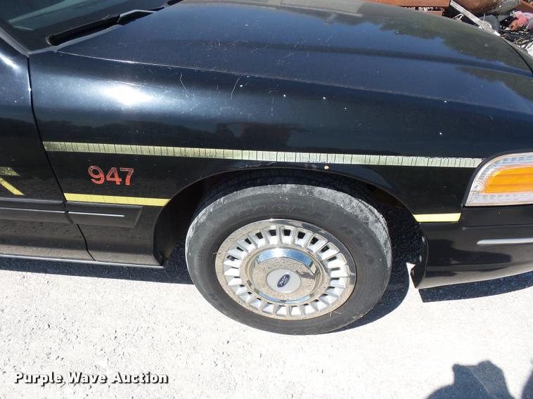 image for item DJ9563 1999 Ford Crown Victoria Police Interceptor