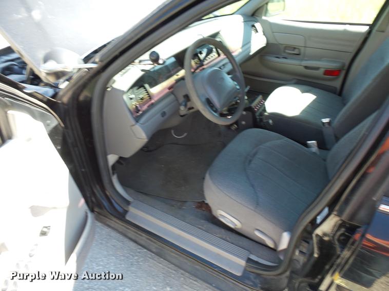 image for item DJ9563 1999 Ford Crown Victoria Police Interceptor