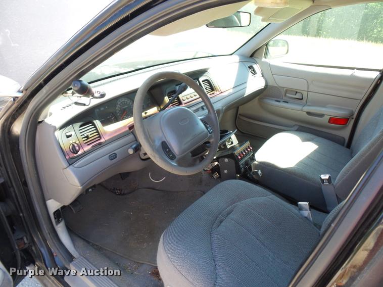 image for item DJ9563 1999 Ford Crown Victoria Police Interceptor