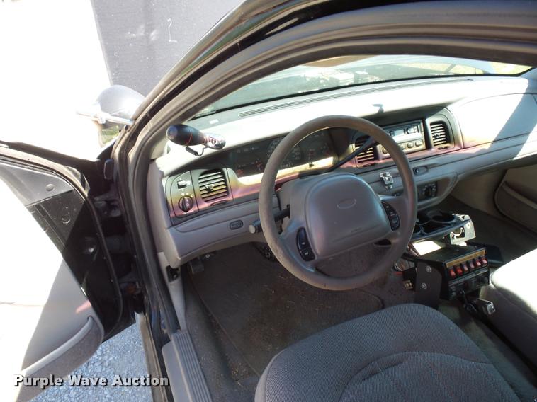 image for item DJ9563 1999 Ford Crown Victoria Police Interceptor