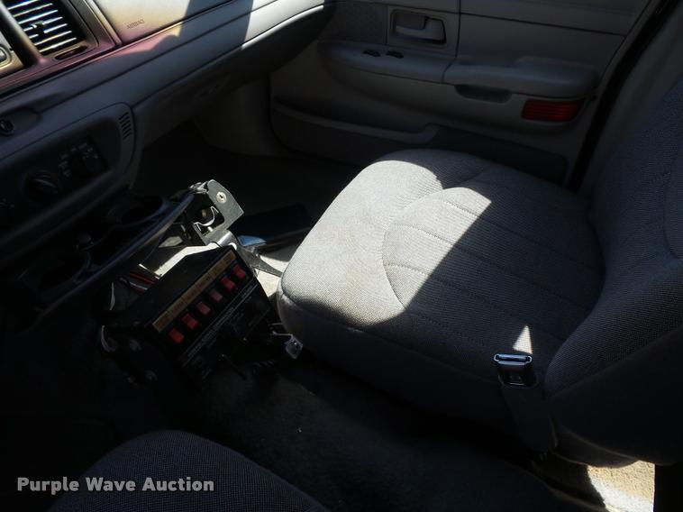 image for item DJ9563 1999 Ford Crown Victoria Police Interceptor