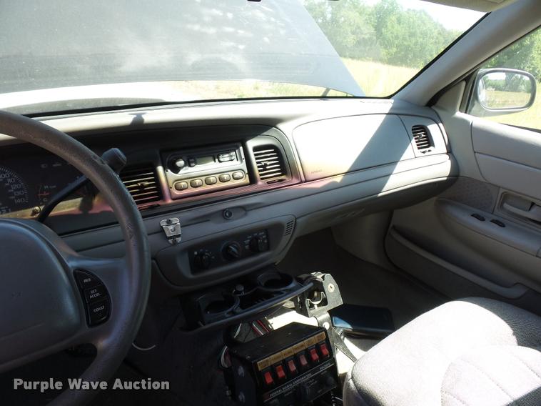 image for item DJ9563 1999 Ford Crown Victoria Police Interceptor