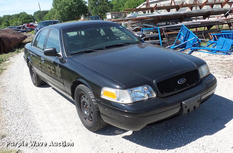 image for item DJ9564 2006 Ford Crown Victoria Police Interceptor