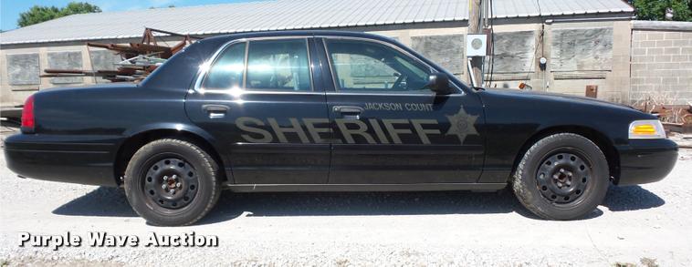 image for item DJ9564 2006 Ford Crown Victoria Police Interceptor