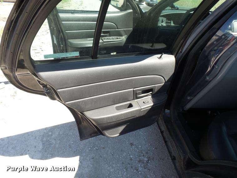 image for item DJ9564 2006 Ford Crown Victoria Police Interceptor