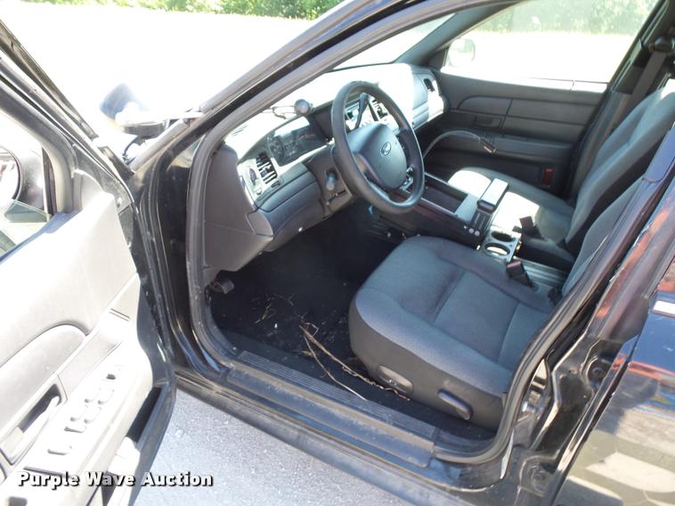 image for item DJ9564 2006 Ford Crown Victoria Police Interceptor