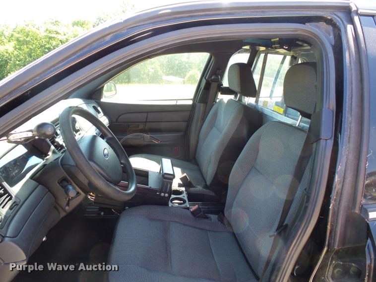 image for item DJ9564 2006 Ford Crown Victoria Police Interceptor