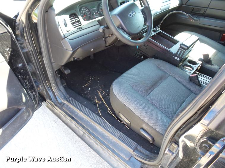 image for item DJ9564 2006 Ford Crown Victoria Police Interceptor