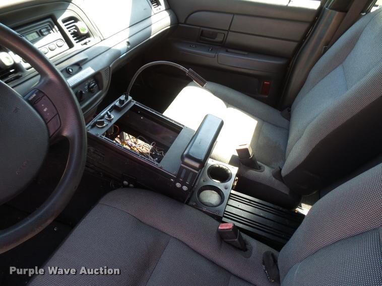 image for item DJ9564 2006 Ford Crown Victoria Police Interceptor