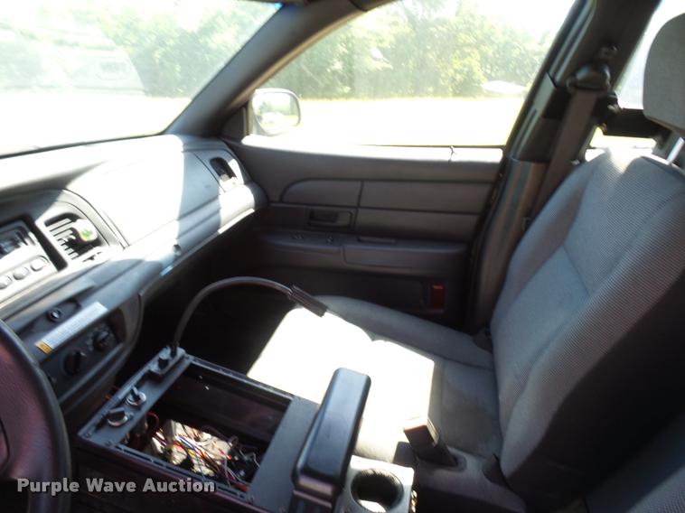 image for item DJ9564 2006 Ford Crown Victoria Police Interceptor