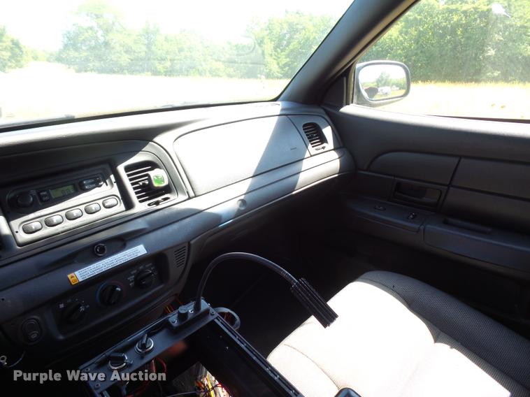 image for item DJ9564 2006 Ford Crown Victoria Police Interceptor