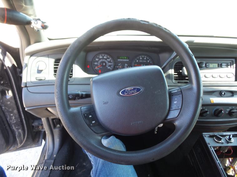 image for item DJ9564 2006 Ford Crown Victoria Police Interceptor