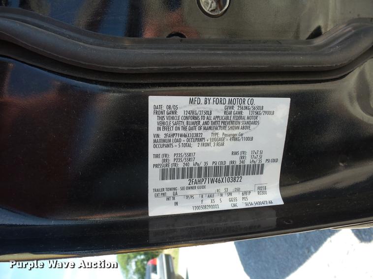 image for item DJ9564 2006 Ford Crown Victoria Police Interceptor