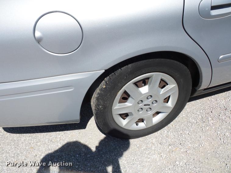 image for item DJ9567 2007 Ford Taurus