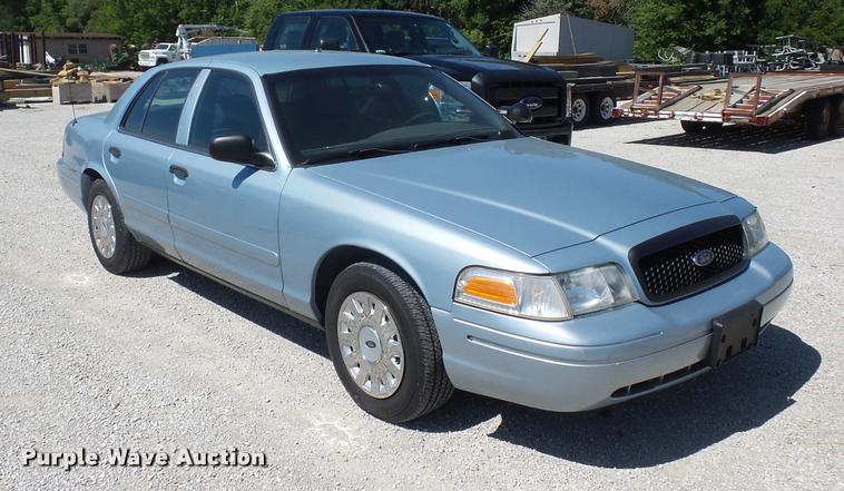 image for item DJ9568 2005 Ford Crown Victoria Police Interceptor