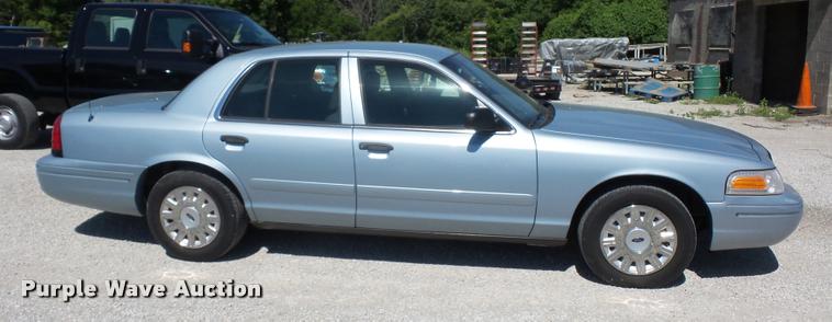 image for item DJ9568 2005 Ford Crown Victoria Police Interceptor