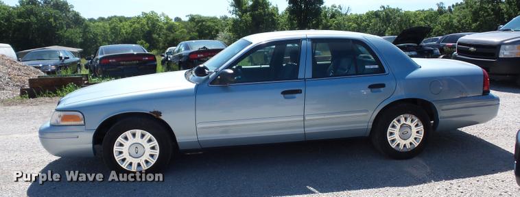 image for item DJ9568 2005 Ford Crown Victoria Police Interceptor