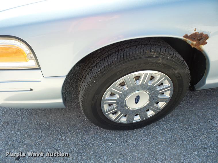 image for item DJ9568 2005 Ford Crown Victoria Police Interceptor
