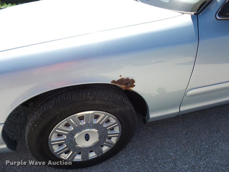 image for item DJ9568 2005 Ford Crown Victoria Police Interceptor