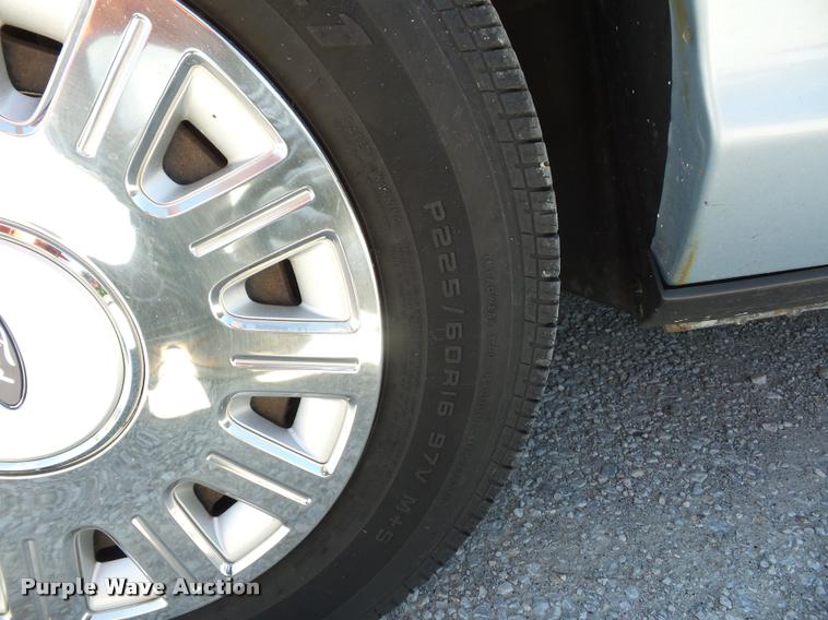 image for item DJ9568 2005 Ford Crown Victoria Police Interceptor