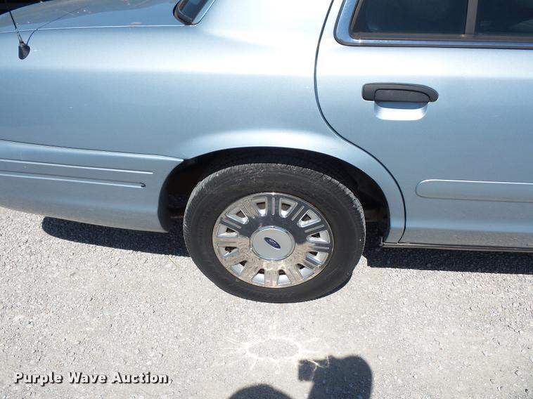 image for item DJ9568 2005 Ford Crown Victoria Police Interceptor