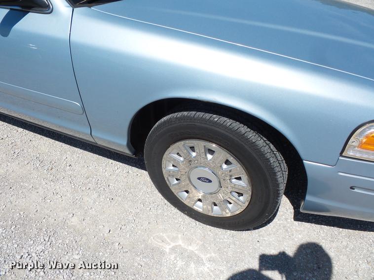 image for item DJ9568 2005 Ford Crown Victoria Police Interceptor