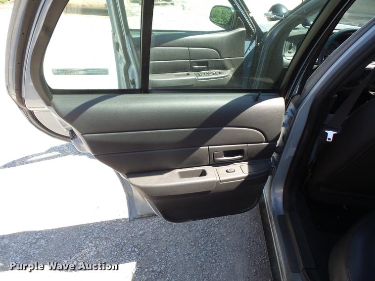 image for item DJ9568 2005 Ford Crown Victoria Police Interceptor