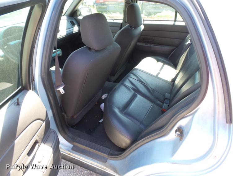image for item DJ9568 2005 Ford Crown Victoria Police Interceptor
