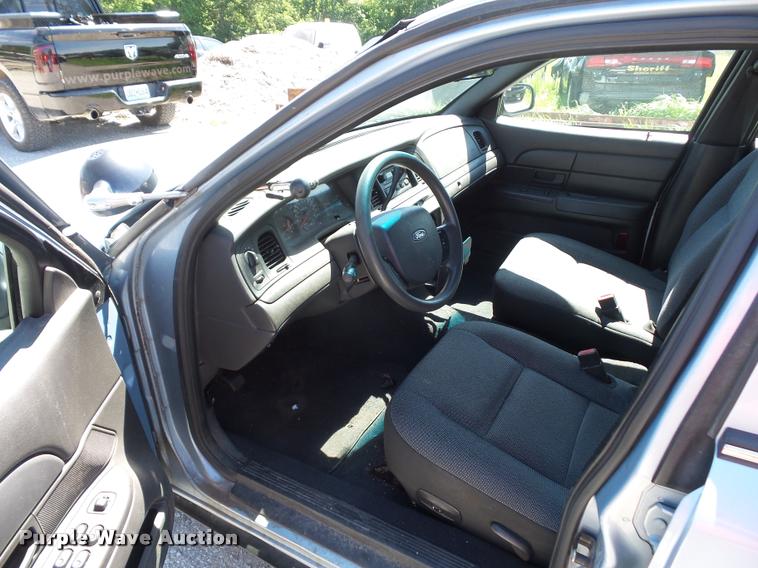 image for item DJ9568 2005 Ford Crown Victoria Police Interceptor