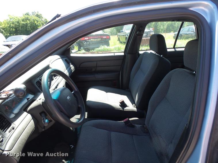 image for item DJ9568 2005 Ford Crown Victoria Police Interceptor