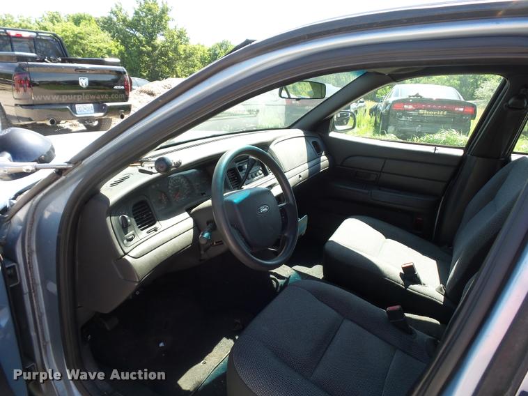 image for item DJ9568 2005 Ford Crown Victoria Police Interceptor