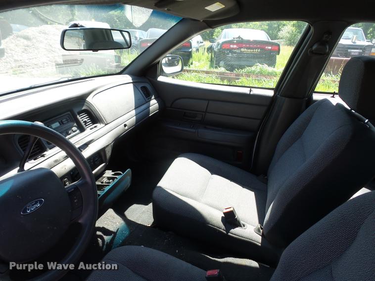 image for item DJ9568 2005 Ford Crown Victoria Police Interceptor