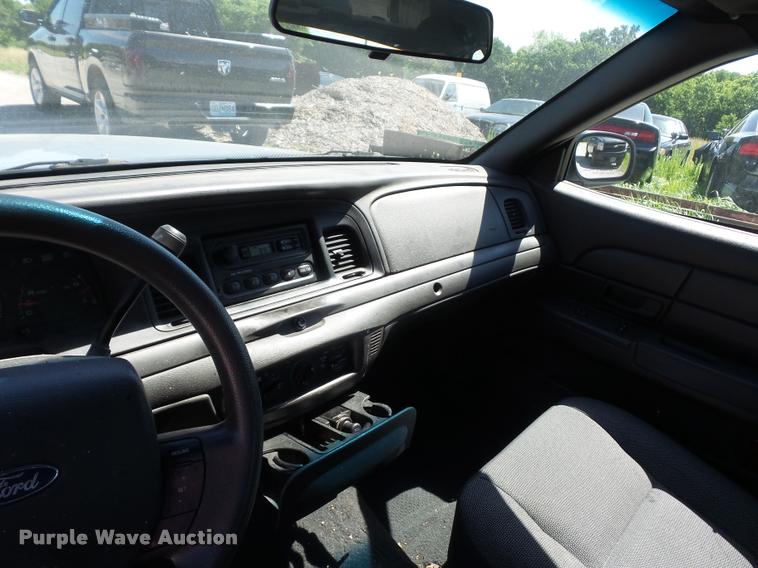 image for item DJ9568 2005 Ford Crown Victoria Police Interceptor