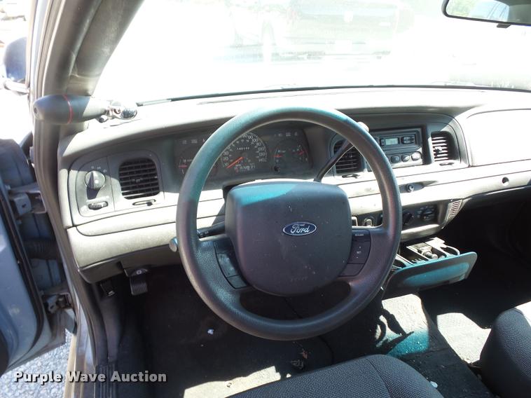 image for item DJ9568 2005 Ford Crown Victoria Police Interceptor