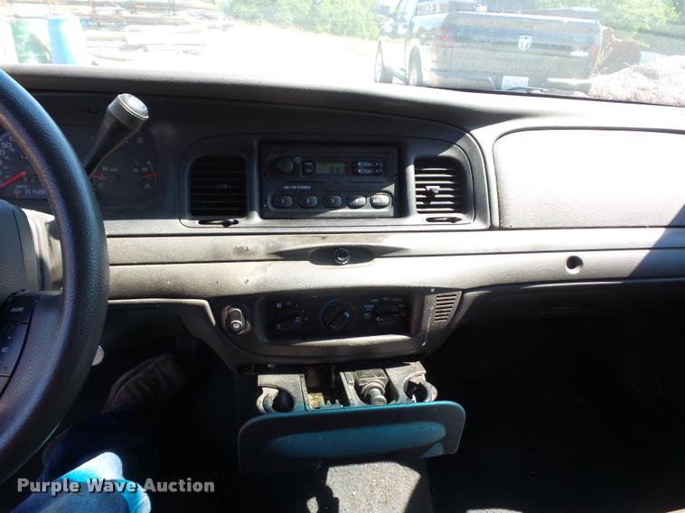 image for item DJ9568 2005 Ford Crown Victoria Police Interceptor