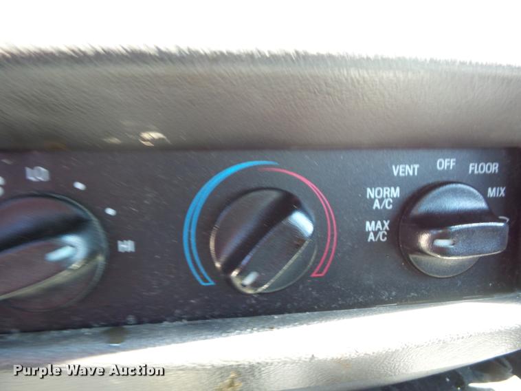 image for item DJ9568 2005 Ford Crown Victoria Police Interceptor