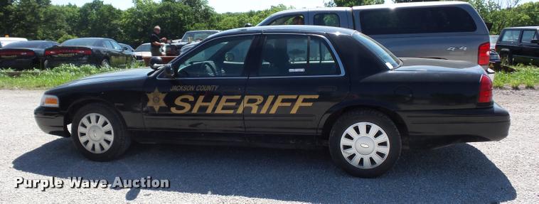 image for item DJ9569 2006 Ford Crown Victoria Police Interceptor