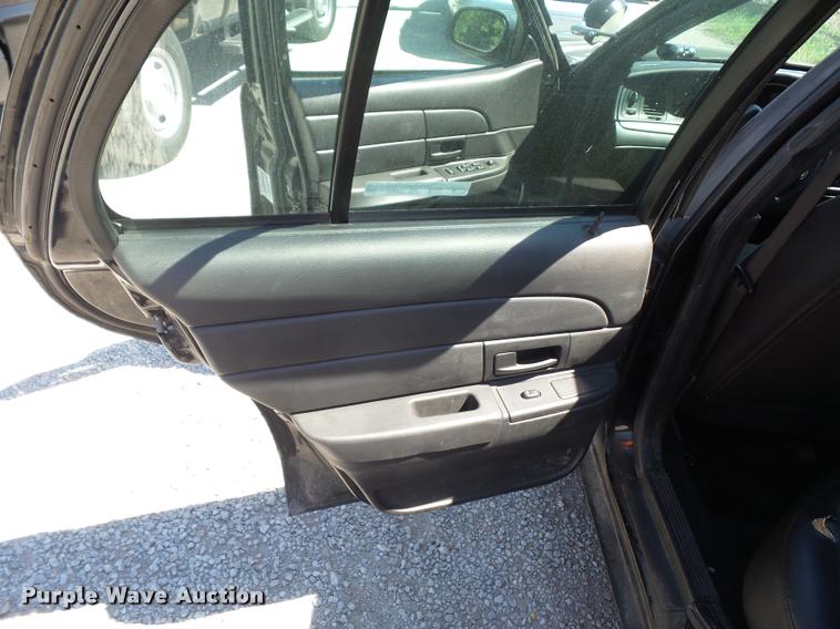 image for item DJ9569 2006 Ford Crown Victoria Police Interceptor