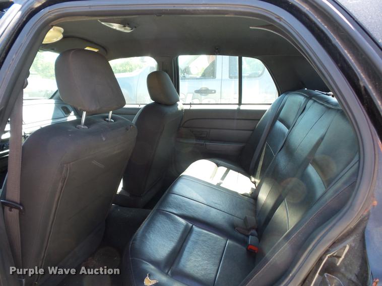 image for item DJ9569 2006 Ford Crown Victoria Police Interceptor