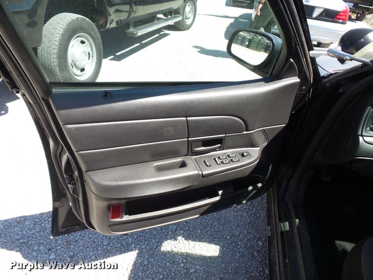 image for item DJ9569 2006 Ford Crown Victoria Police Interceptor