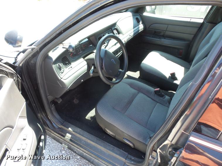 image for item DJ9569 2006 Ford Crown Victoria Police Interceptor