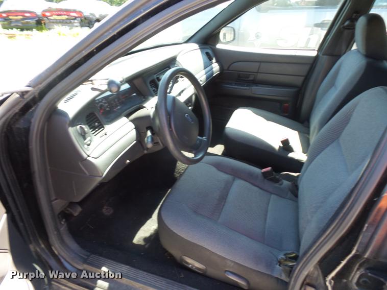 image for item DJ9569 2006 Ford Crown Victoria Police Interceptor