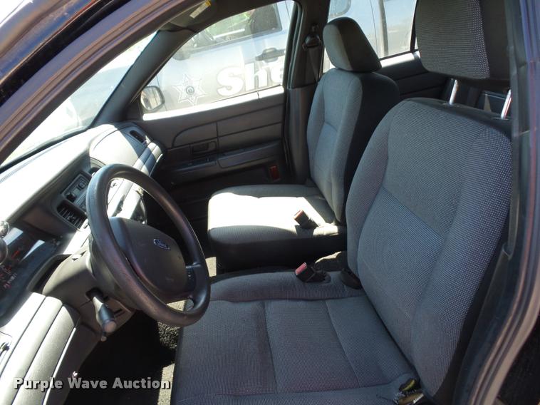 image for item DJ9569 2006 Ford Crown Victoria Police Interceptor