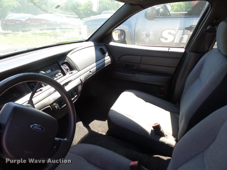 image for item DJ9569 2006 Ford Crown Victoria Police Interceptor