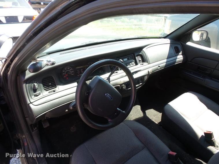 image for item DJ9569 2006 Ford Crown Victoria Police Interceptor